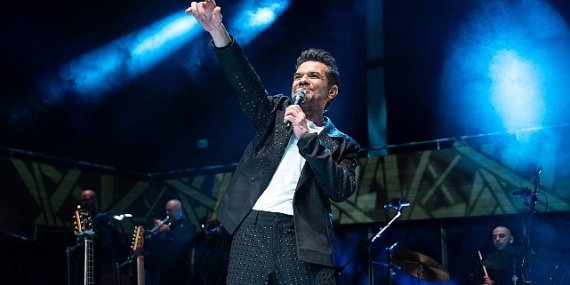 Kenan Doğulu, Heyecanla Beklenen “İhtimaller" Caz Konseriyle En Sevilen Parçalarını İzmirli Sevenleri İçin Seslendirdi