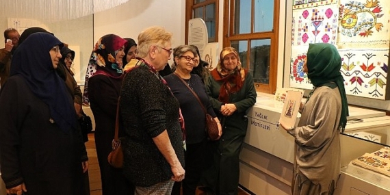 Kocaeli'nin 65 yaş üstü çınarları Yerel Kültür Müzesinde;  Çocukluklarını hatırladılar