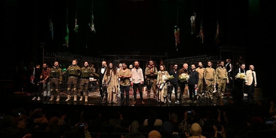 Konya Şehir Tiyatrosu'nun İsrail Zulmüne Dikkati Çeken Oyunu Konyalılardan Büyük Beğeni Aldı