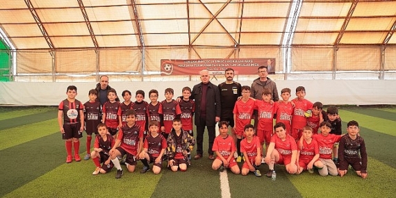 Nevşehir Belediyesi tarafından düzenlenen 3. İlkokullar Arası 23 Nisan Halı Saha Futbol Turnuvası başladı