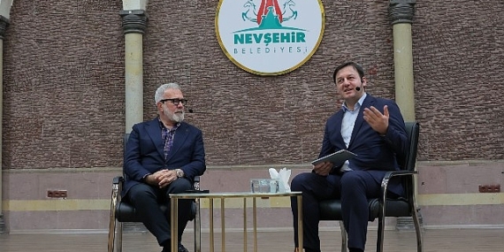 Nevşehir Belediyesi tarafından düzenlenen 'Ramazan Sohbetleri' programının konuğu ünlü yazar Bahadır Yenişehirlioğlu oldu