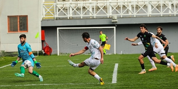 Nilüfer Altınova'ya gol yağdırdı