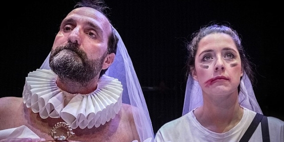 Nilüfer Belediyesi'nin düzenlediği Nilüfer Tiyatro Festivali'nde sahnelenen 'Şirreti Evcilleştirmek' oyunu, sanatseverlerden tam not aldı