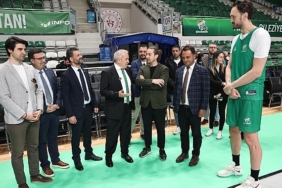 sadi-ozdemir-bursaspor-basketbol-takimini-antrenmanda-izledi.jpg