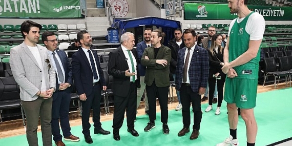 Şadi Özdemir Bursaspor Basketbol Takımı'nı antrenmanda izledi