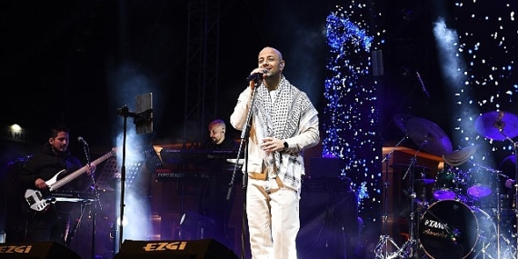 Ünlü şarkıcı Maher Zain, en güzel ilahilerini Osmangazi Meydanı'nda söyledi