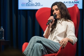 20-akbank-kisa-film-festivalinde-gokce-bahadir-soylesisine-sinemaseverlerden-yogun-ilgi.jpg