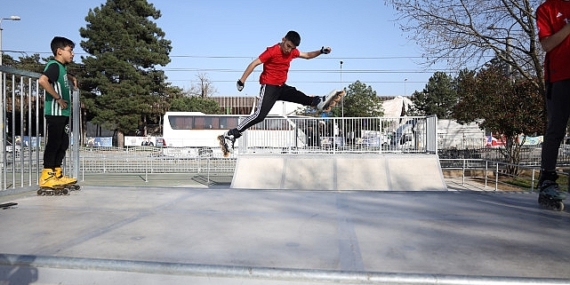 Adrenalin tutkunları Doğu Kışla Skate Park'a