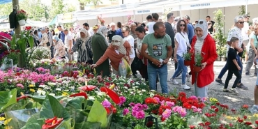 bayindir-cicek-festivali-son-gununde-de-doldu-tasti.jpg