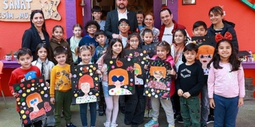 buca-belediyesinden-cocuklara-23-nisan-hediyesi.jpg