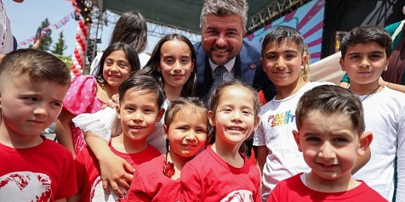 Buca'da 23 Nisan'a yakışır kutlama