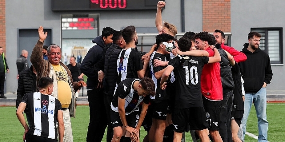 Burhaniye Belediyespor U-18 Futbol Takımı, Balıkesir İl Şampiyonası'nda gösterdiği başarılı sonuçlarla üst üste 2. kez Türkiye Şampiyonası'na katılma hakkı kazandı