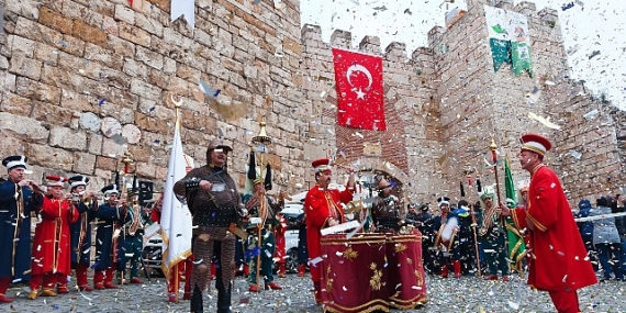 Bursa için şenlik zamanı 19. Osman Gazi'yi Anma ve Bursa'nın Fetih Şenlikleri Başlıyor Bursa'yı fetih coşkusu saracak