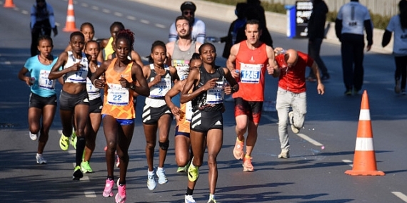 İzmir Metrosu ve Konak Tramvayı'na Maraton İzmir düzenlemesi