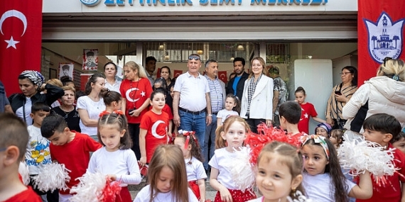 Konak'ta 23 Nisan coşkusu erken başladı