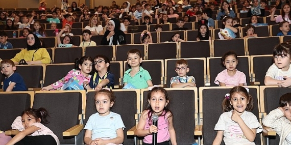 Minikler eleştirel bakış açısı kazanıyor