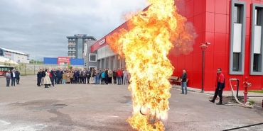 10-16-mayis-engelliler-haftasi-nedeniyle-sivas-belediyesi-itfaiye-mudurlugu-tarafindan-engeli-bireylere-yonelik-yangin-egitimi-verilerek-tatbikat-yapildi.jpg