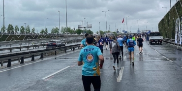 19-istanbul-yari-maratonu-bagis-kampanyasiyla-450-cocuk-nitelikli-egitim-destegine-kavustu.jpg