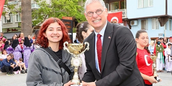 19 Mayıs Atatürk’ü Anma Gençlik ve Spor Bayramı, Mudanya’da coşkuyla kutlandı. Mudanya meydanlarını, bayram sevinci sardı