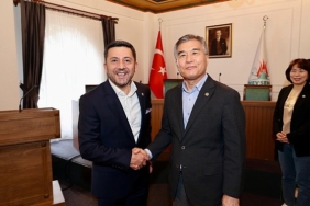 ankaranin-kardes-kenti-seulden-gelen-seul-belediyesi-meclis-baskani-hyeonki-kim-ile-belediye-burokratlarindan-olusan-guney-kore-heyeti-nevsehir-belediye-baskani-rasim-ariy.jpg