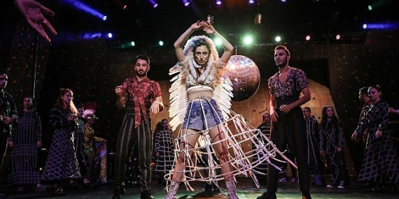 “Aşık Shakespeare” için sezonun İstanbul’daki son oyunları 27-28 Mayıs’ta Zorlu PSM’de