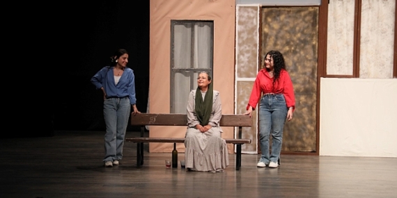 Aydın Büyükşehir Belediyesi, Aydınlıları birbirinden güzel tiyatro oyunlarıyla buluşturmaya devam ediyor