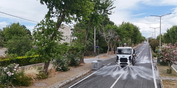 Aydın Büyükşehir Belediyesi’ne bağlı temizlik ekipleri, Aydın kent genelinde çalışmalarını sürdürüyor