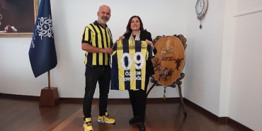 aydin-fenerbahceliler-dernegi-baskani-hayrettin-dincil-aydin-buyuksehir-belediye-baskani-ozlem-cerciogluna-nezaket-ziyaretinde-bulundu.jpg