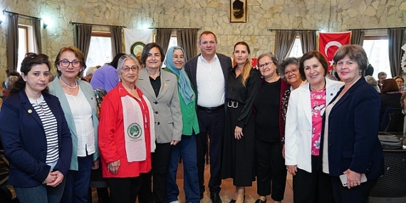 Ayvalık Belediyesi, hafta boyunca kentin farklı noktalarında Anneler Günü’nü çeşitli etkinliklerle coşkuyla kutladı
