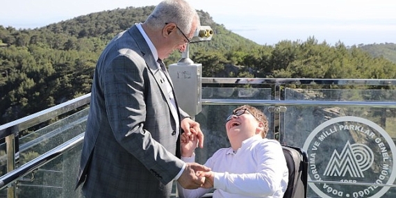 Başkan Ertaş, engelli öğrencinin dileğini gerçekleştirdi