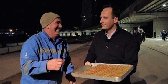 Başkan Eşki’den işçilere gece yarısı sürprizi