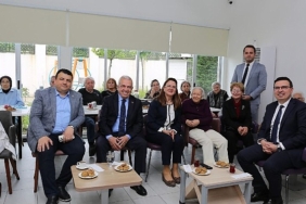 baskan-sadi-ozdemirden-huzurevindeki-annelere-surpriz-ziyaret.jpg