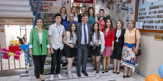 Başkan Tugay’ı duygulandıran sürpriz