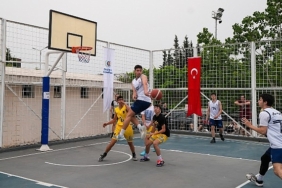 basketbolcular-gaziemirde-kiyasiya-yaristi.jpg