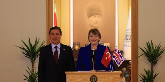 Birleşik Krallık Ankara Büyükelçisi Jill Morris Muğla Büyükşehir Belediye Başkanı Ahmet Aras’ı ziyaret etti