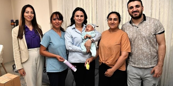 Bornova Belediyesi’nden yeni doğanlara özel hediye paketi