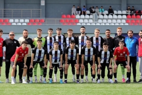 burhaniye-belediyespor-u-18-takimi-turkiye-sampiyonasina-son-24-turunda-veda-etti.jpg