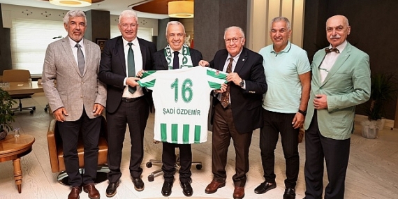 Bursaspor Kulüp Başkanı Sinan Bür ve ekibi Nilüfer Belediye Başkanı Şadi Özdemir’i ziyaret ederek görevinde başarılar diledi