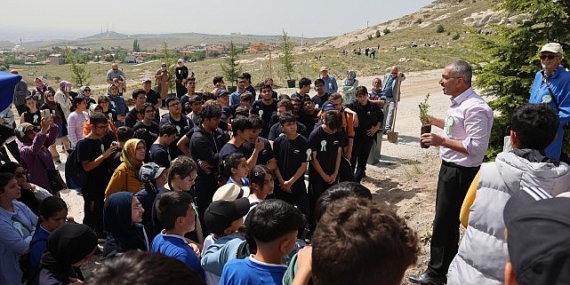 Çevre duyarlılığı adına örnek çalışmalar yürüten Selçuklu  Çevre ve Sıfır Atık Platformu, 530 çevre gönüllüsünün katılımıyla  1.200 adet fidanı toprakla buluşturdu