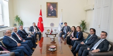 chp-ege-bolgesi-il-baskanlarindan-baskan-tugaya-tebrik-ziyareti-baskan-tugay-bizler-cumhuriyeti-kuran-partinin-mirascilariyiz.jpg