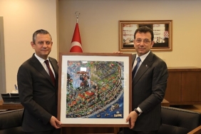 chp-genel-baskani-ozgur-ozel-ucuncu-kez-ibb-baskani-secilen-ekrem-imamogluna-tebrik-ziyaretinde-bulundu.jpg