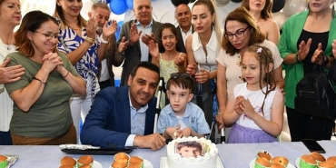 cigli-belediye-baskani-onur-emrah-yildizdan-sma-hastasi-doruka-dogum-gunu-surprizi.jpg