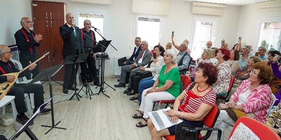 Çınarlar saz çaldı, Başkan Işık türkü söyledi
