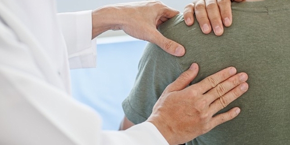 Dikkat! Omuz Ağrısı Parkinson Belirtilerinden Biri Olabilir