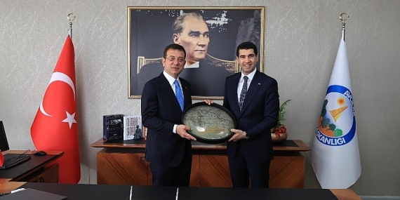 Ekrem İmamoğlu, Avcılar Belediye Başkanı Utku Caner Çaykara’ya tebrik ziyaretinde bulundu