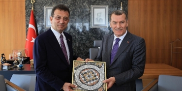 ekrem-imamoglu-zeytinburnu-belediye-baskani-omer-arisoya-tebrik-ziyaretinde-bulundu.jpg
