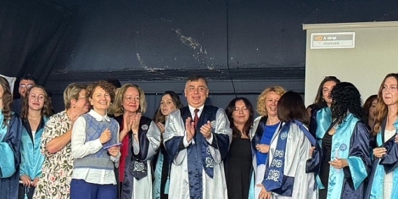 EÜ Çeşme Turizm Fakültesinde mezuniyet coşkusu