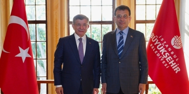 gelecek-partisi-genel-baskani-ahmet-davutoglu-ikinci-donem-ayni-goreve-secilen-ibb-baskani-ekrem-imamogluna-tebrik-ziyaretinde-bulundu.jpg