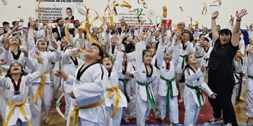 golcuk-belediyespor-bunyesindeki-taekwondo-bransinda-420-sporcu-kusak-atlama-sevinci-yasadi.jpg