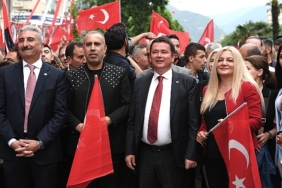 haluk-levent-osmangazili-genclerin-coskusuna-ortak-oldu.jpg